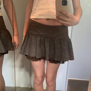 Lågmidjad Volangkjol - Jättefin volangkjol med flera lager perfekt till sommaren. 