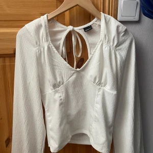 Blus - En söt liten tröja/blus från Gina Tricot i storlek S 💖
