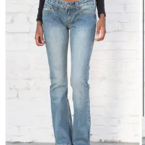 Low waisted jeans från brandy Melville Nypris: 500 kronor