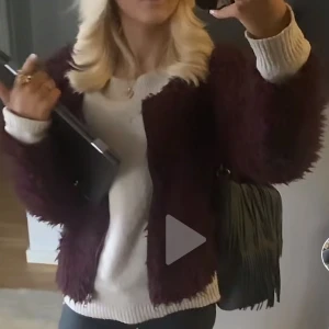 Teddy jacka - Säljer nu denna fina teddy jacka som tyvärr inte kommer till användning❤️‍🔥nyskick, kom privat för egna bilder💋