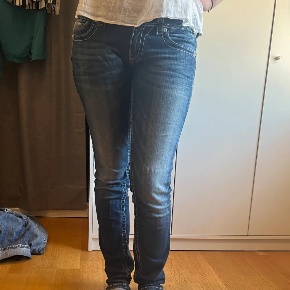 Supersnygga miss me jeans med coola fickor! 🩷🩷. Jeans & Byxor.