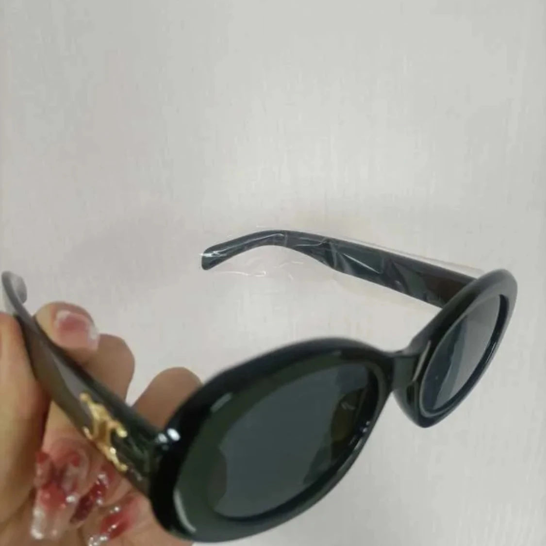 Celine triumph solglasögon liknande 