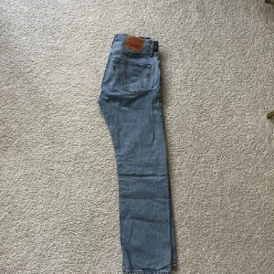 Levis jeans - Levis 501 i storlek W30 L30. Nypris 1200kr Skriv för frågor! 
