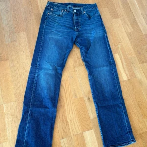 Levis 501 32x32 - Levis 501 i väldigt bra skick  Stl 32x32