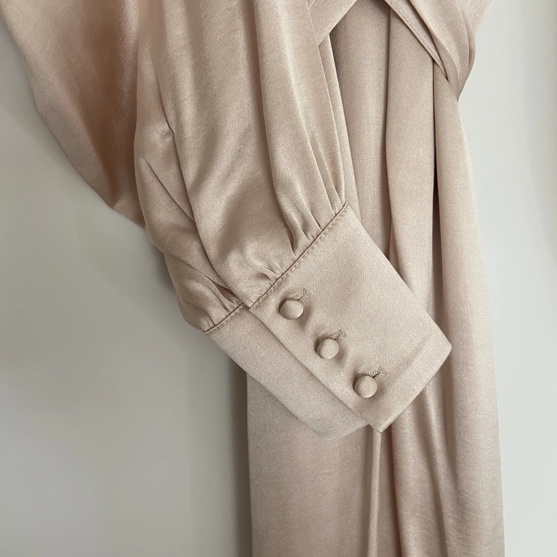 Fin satängklänning - 90