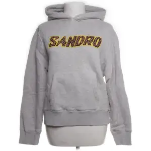 Säljer min älskade Sandro hoodie i storlek XS. Priset kan diskuteras!