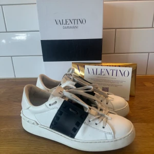 Valentino skor - Säljer mina valentino skor då dom inte kommer till användning längre🎀