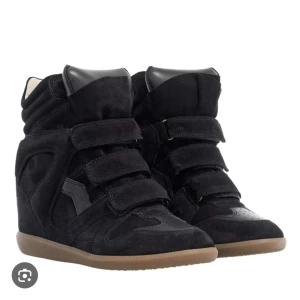 Isabel marant skor  - Intressekoll! Funderar på att sälja mina isabel marant skor, super fint skick i storlek 37, lite för små för mig men säljer endast vid bra pris! Skriv för mer bilder💕