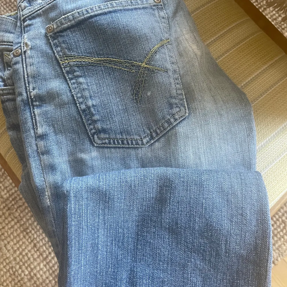 säljer pga av att dem är lite för korta. Jeans & Byxor.