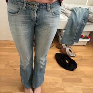 Assnygga lågmidjade jeans ifrån big star❤️‍🔥tyvär för korta på mig som är 170cm OBS-pris kan diskuteras vid snabb affär!