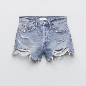 Jeans shorts  - Jättefina short från Zara som tyvärr är lite för små för mig. Hör av dig om du vill ha egna bilder 