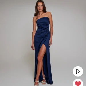 Nelly balklänning  - Säljer min vackra balklänning ifrån Nelly, endast använd en gång, skriv privat för egna bilder💕 nypris 899kr💕