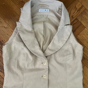 Kostymväst  - Jättefin vintage kostymväst i beige färg 😍