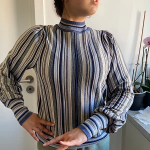 Kofta - Helt ny Kappahl kofta i jättebra skick!💕 materialet är mjuk och har bra kvalite!