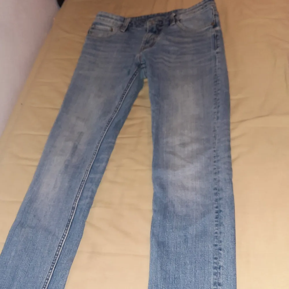Ett par crocker jeans herr, storlek 28/32, 302 skinny. Mycket bra skick, har aldrig använt dem, endast testat. Dem är blå/grå.. Jeans & Byxor.