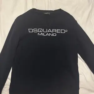 Fräsch tröja från Dsquared2, inga skador eller fläckar. Storlek XL men passar mer som M och S. 