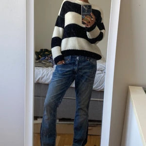 Randig tröja Zara - Säljer denna supersnygga tröja från zara då den inte kommer till användning 💘