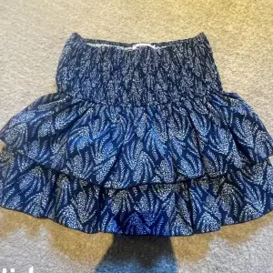 Söker denna kjol eller liknande i storlek M eller L💓 Kommentera eller skicka om du har!