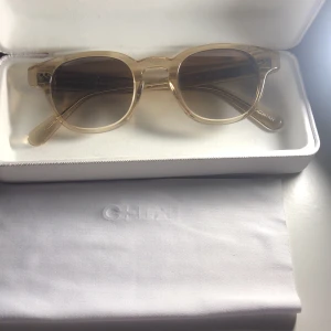 Chimi 03 eller 01 i storlek small - Ett par super snygga chimi glas ögon till sommaren. De är använda två gånger ingen skråma