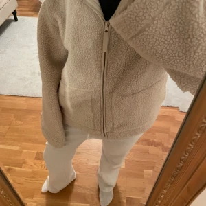 Teddy jacka - Mysig Teddy jacka, sparsamt använd 🤍skriv för frågor eller fler bilder!