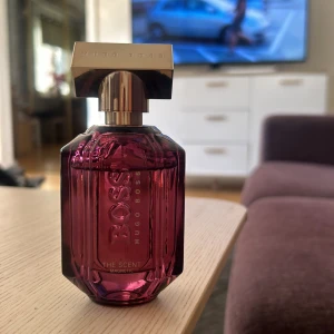 Hugo boss parfym  - Hugo boss parfym the scent magnetic. 40ml av 50 kvar. Nypris 1019kr säljes för 400kr 