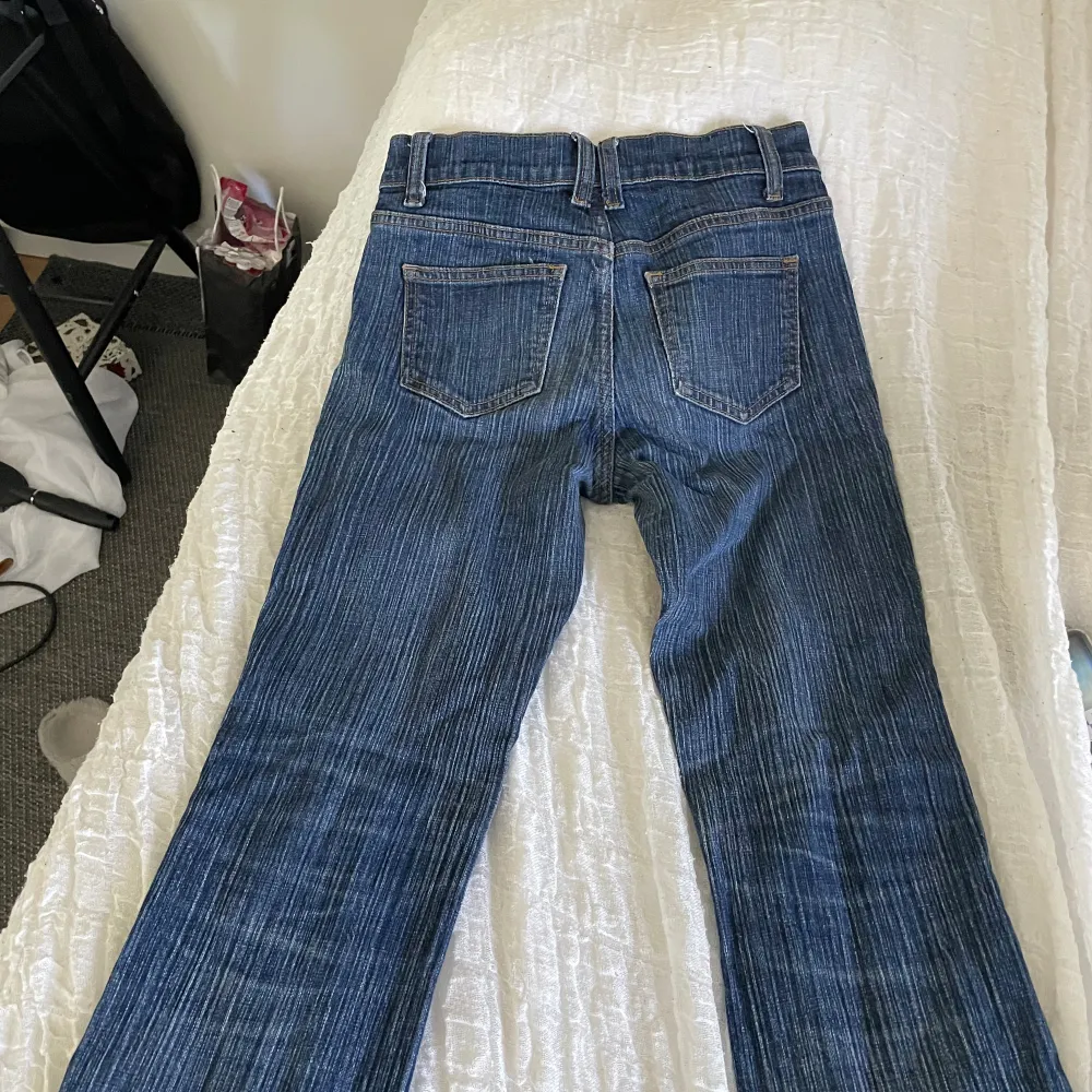 Säljer mina jeans då jag har ett par nya så dom kommer inte till användning. Pris går att diskutera. . Jeans & Byxor.