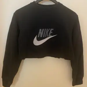 Jätte snygg kortare Nike sweatshirt. Priset kan diskuteras vid snabb affär💓