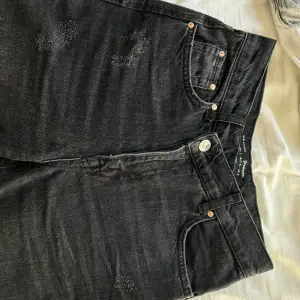 Jeansshorts med krossad midja✨ Meddela vid önskat köp så slår jag på ”köp nu”❤️