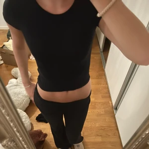 T-shirt  - Super fin tunn stickad t-shirt som endast är använd en gång 🖤