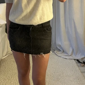 Mini skirt  - Storlek 164, jag brukar ha xs/s och jag är 166