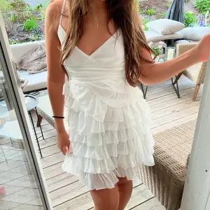 Fin vit klänning, perfekt till sommar o student! Slutsåld🤍