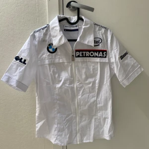 BMW F1 zipup - 9/10 Mycket bra skick, passform som s