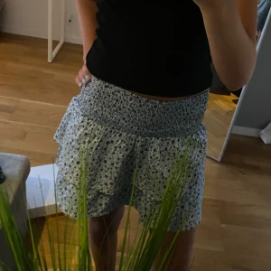 Kjol - Kjol från Gina Young i strl 146/152/xxs, superfin och nästan aldrig använd ❣️