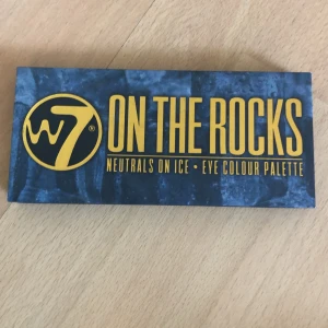 Smink 💅 - Cool eye pallet! Är lite använd ✨14 färger! 