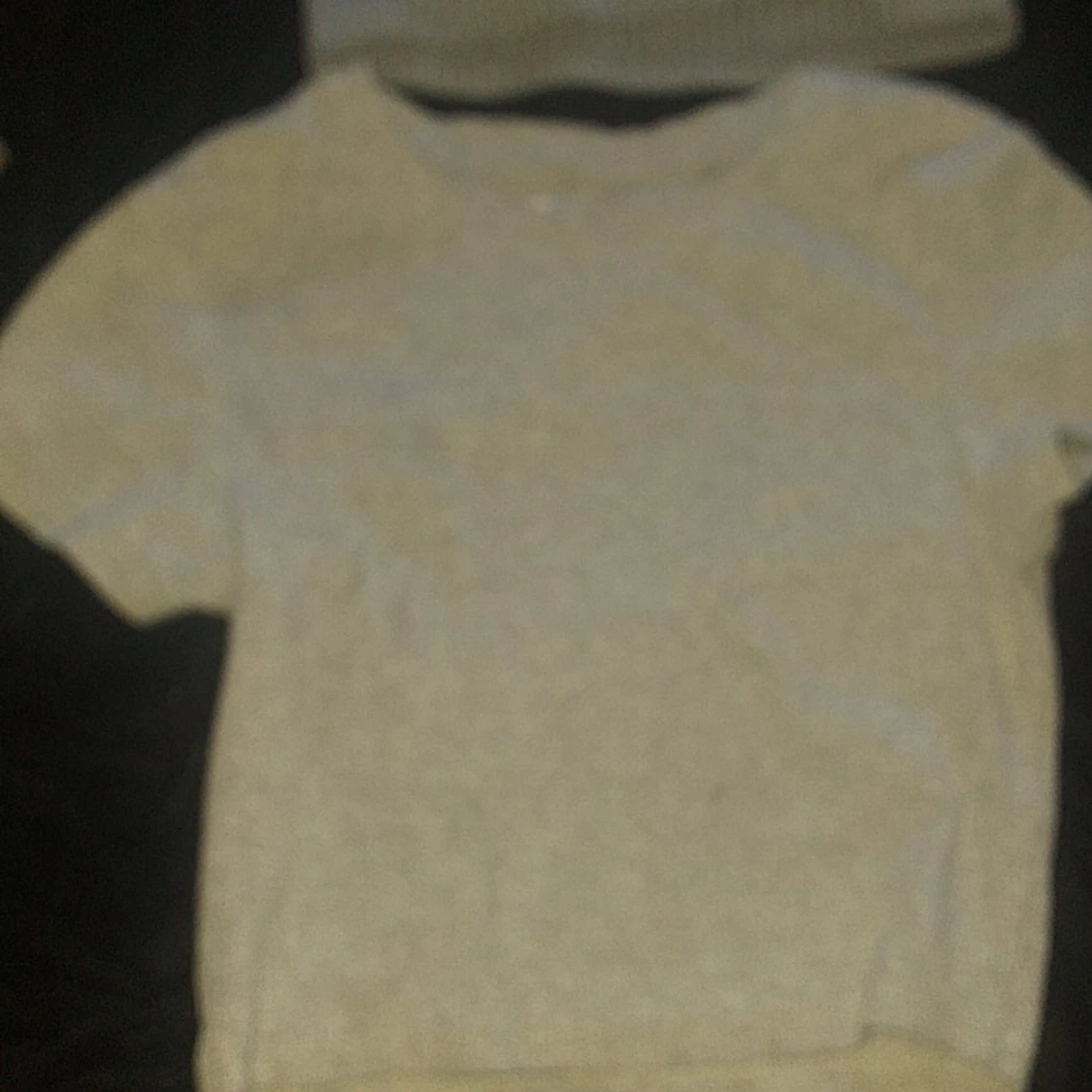 Två gråa tröjor  - 90