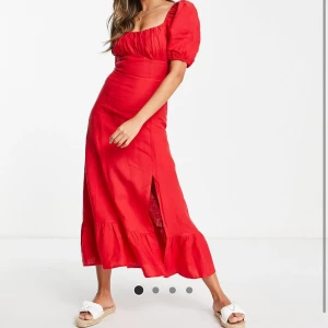 Sökes!! - Söker denna klänning från & other stories i storlek 38. Hör av er om ni har en som ni vill sälja 🫶🏻