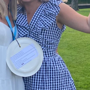 Super fin rutigklänning  - Super söt rutig klänning! Perfekt nu till sommaren om du ska gå på student eller liknande! 🌟 använd fåtal gånger ! 