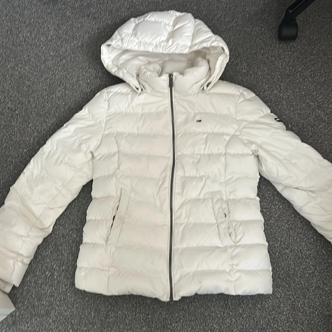 Vit Tommy Hilfiger jacka   - 90