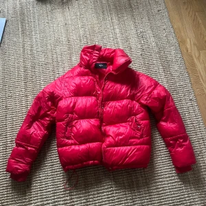 Vinterjacka  - Vinterjacka från vinbok  Sparsamt använd 