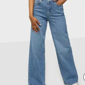 Wide jeans från Vero moda i storlek W28 L32. Sparsamt använda🥰