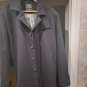 Rock WESC  - Ny Rock an märket WESC   Stl. XL