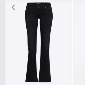 Säljer dessa ltb jeansen i modellen valerie. Köpta på Plick men har alldeles för många jeans så behöver inte fler. Har inga fler bilder tyvärr. Lämna gärna prisförslag 🫶❤️