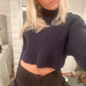 Blå stickad tröja  - Jättefin stickad tröja som jag använt 3 gånger❤️