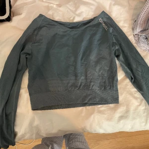 ICANIWILL tröja  - En croppad träning tröja från ICANIWILL. Andvänd fåtal gånger💕