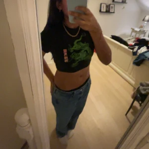 Topp  - Cool Croppad topp med skönt material. Inga defekter men säljs för den inte kommer till användning längre. 