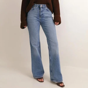 Bootcut jeans blå stl 34 - Oanvända med prislapp kvar! Passar någon som är lite längre. Nypris var 599 kr.