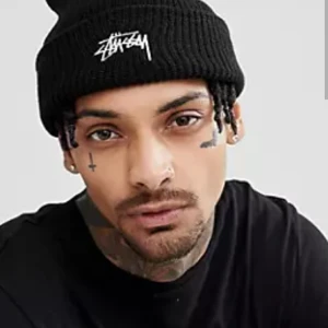 HELT NY- Stussy mössa - ✨Oanvänd Stussy mössa.✨ Fräsch Stussy som är splitter ny finns även i vit.          ✔️Nypris: 399 kr✔️          ✅Mitt pris: 200 kr✅          ➡️Kolla min profil för flera oanvända produkter till bra pris.➡️  • Mvh: Maximilian