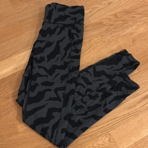 Träningstights  - Nästintill oanvända träningstights från casall. Storlek 34 