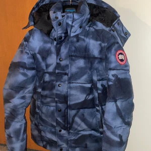 Canada goose jacka  - Canada goose jacka Storlek s   DM-för fler bilder 🤝🏼