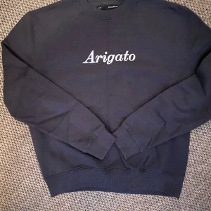 Arigato sweatshirt  - Som ny knappt använda då den var i fel storlek.